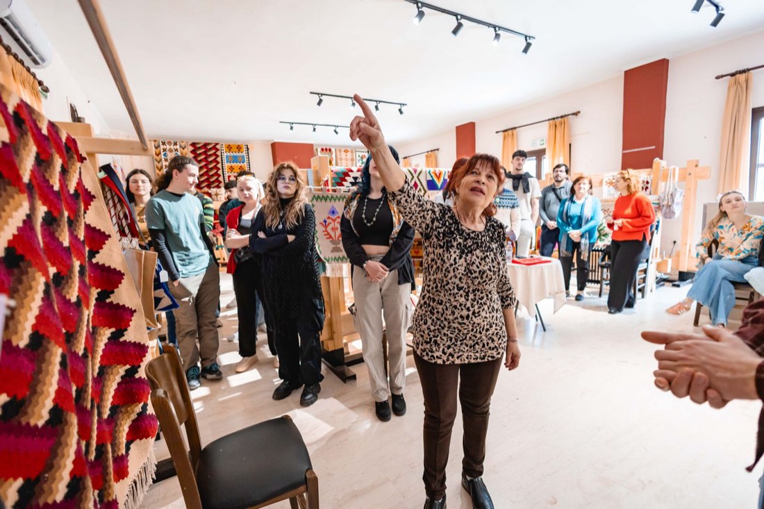 Guided tour of the traditional woven textiles of Geraki