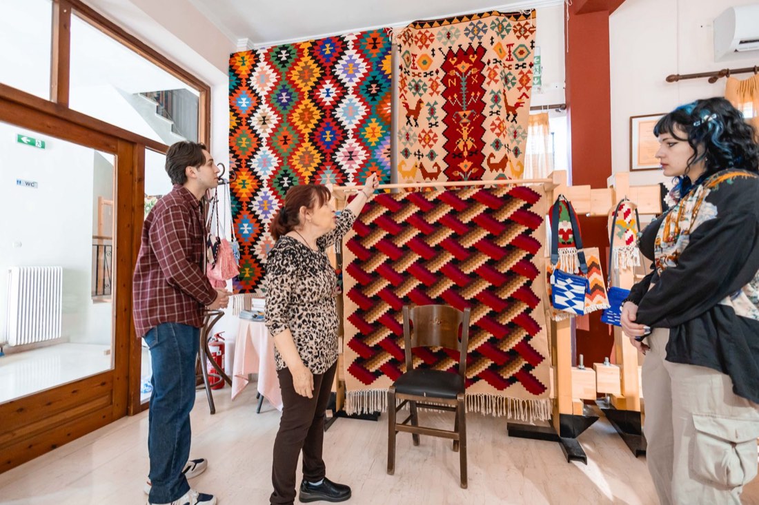 Presentation of traditional kilim weaving patterns