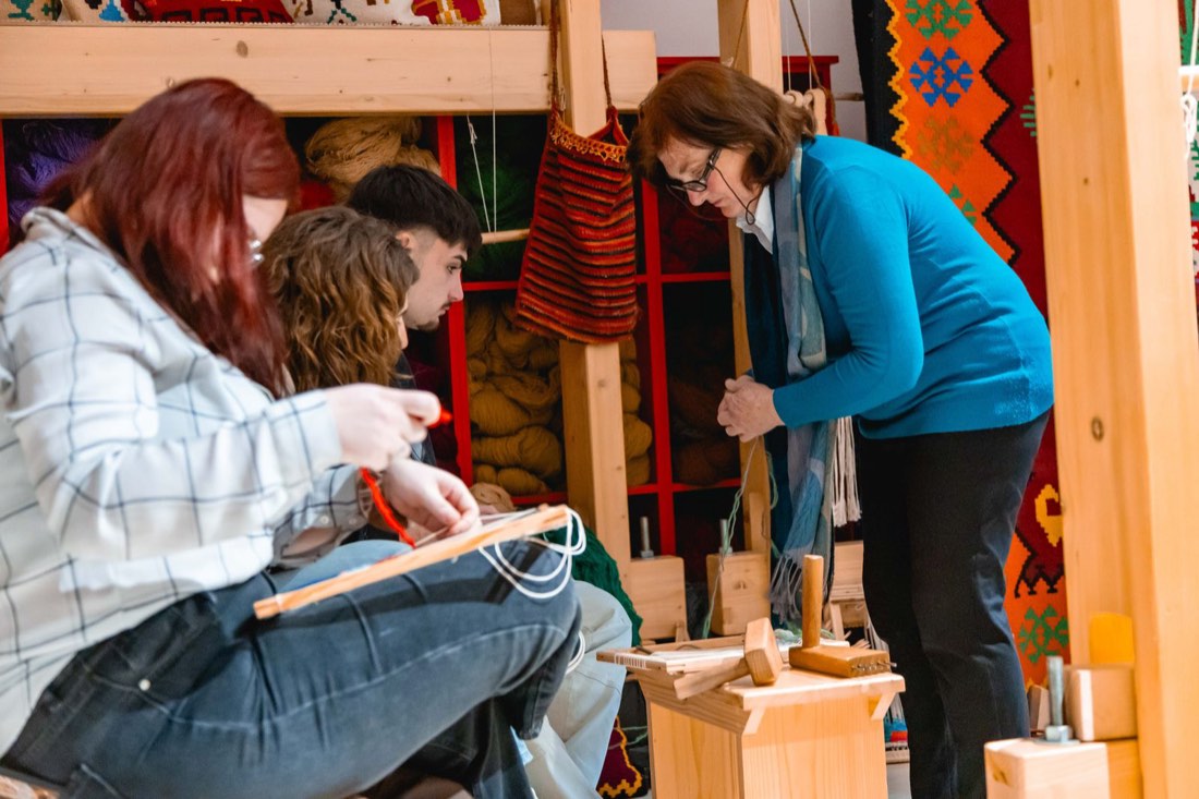 The weaving instructor guiding participants