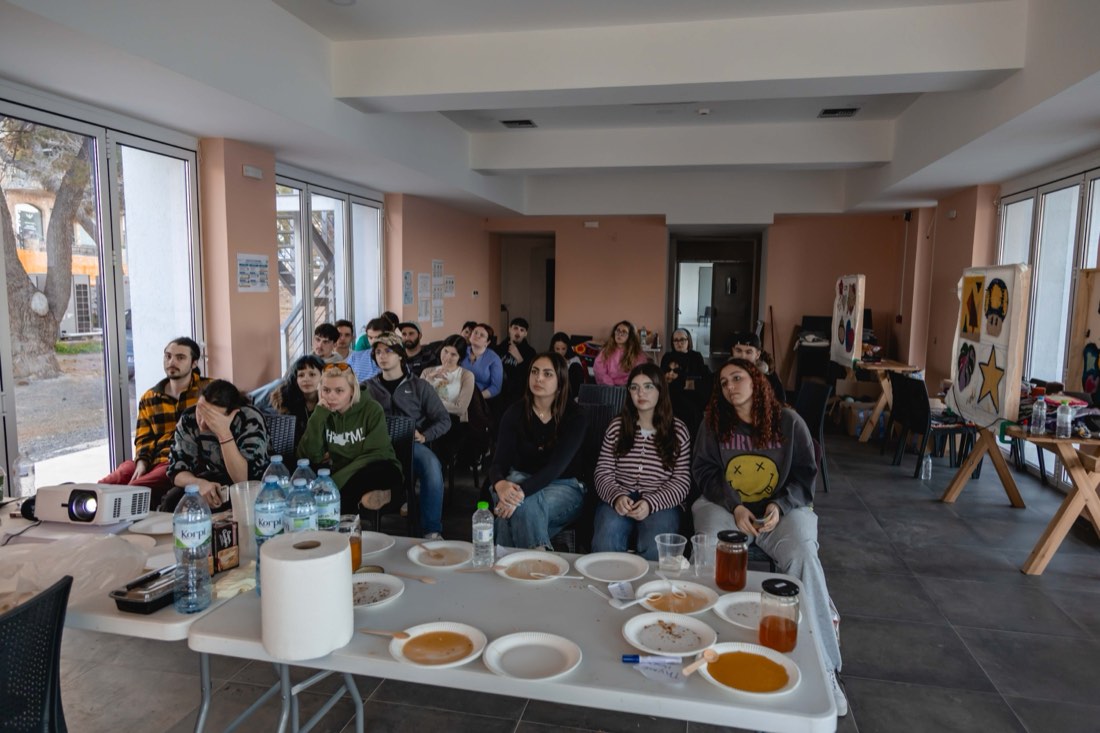 Beekeeping visit and honey tasting with local producers (photo 10 of 11)