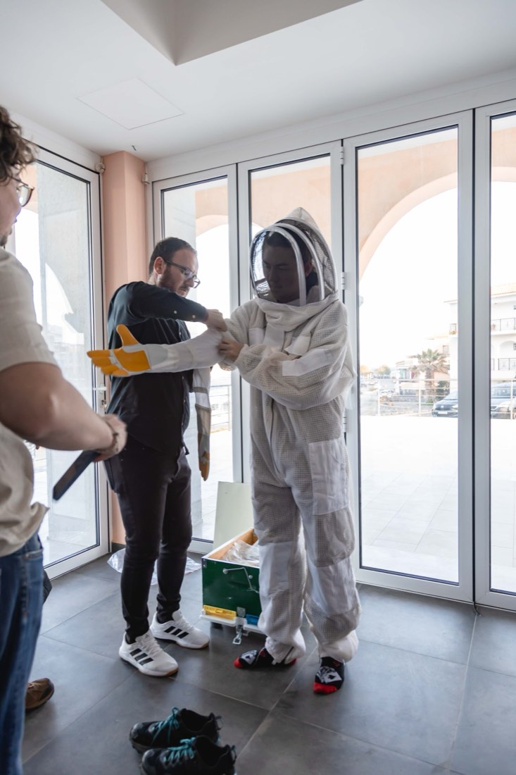 Beekeeping visit and honey tasting with local producers (photo 6 of 11)